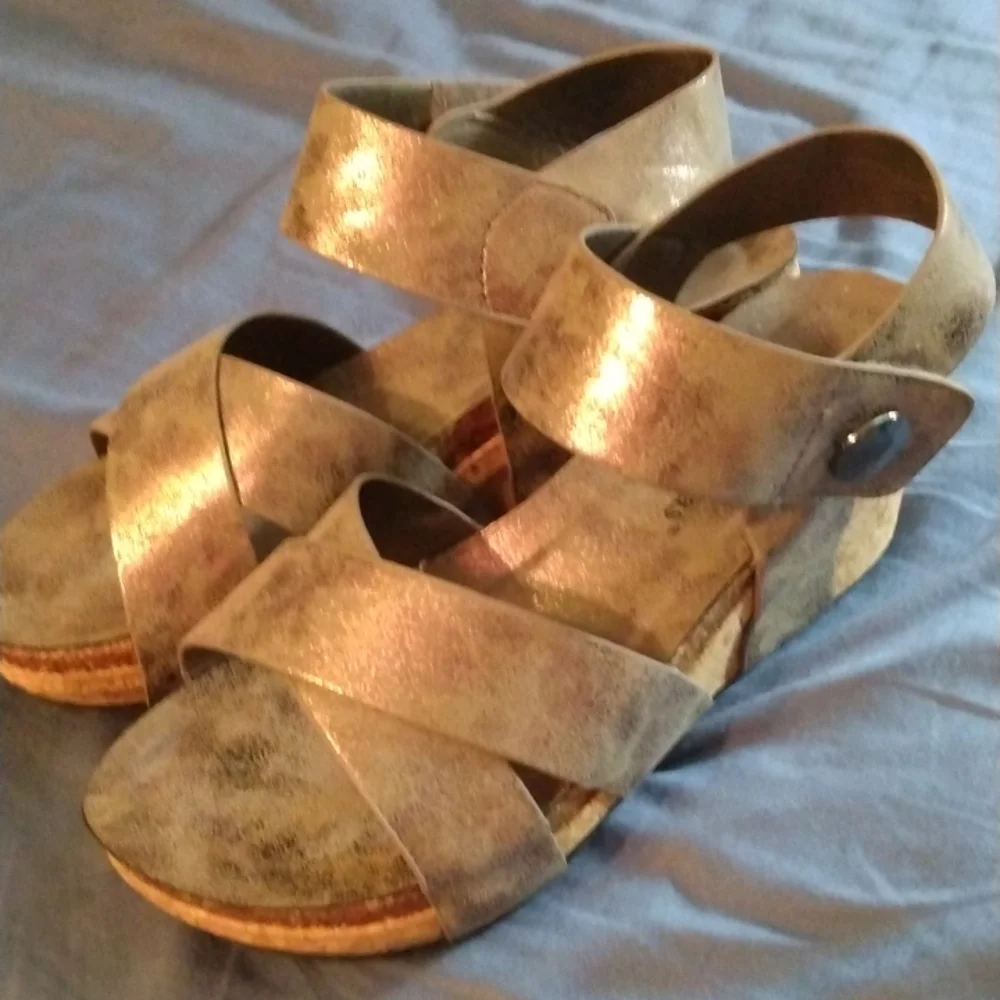Shoes - Picture 1 of 4